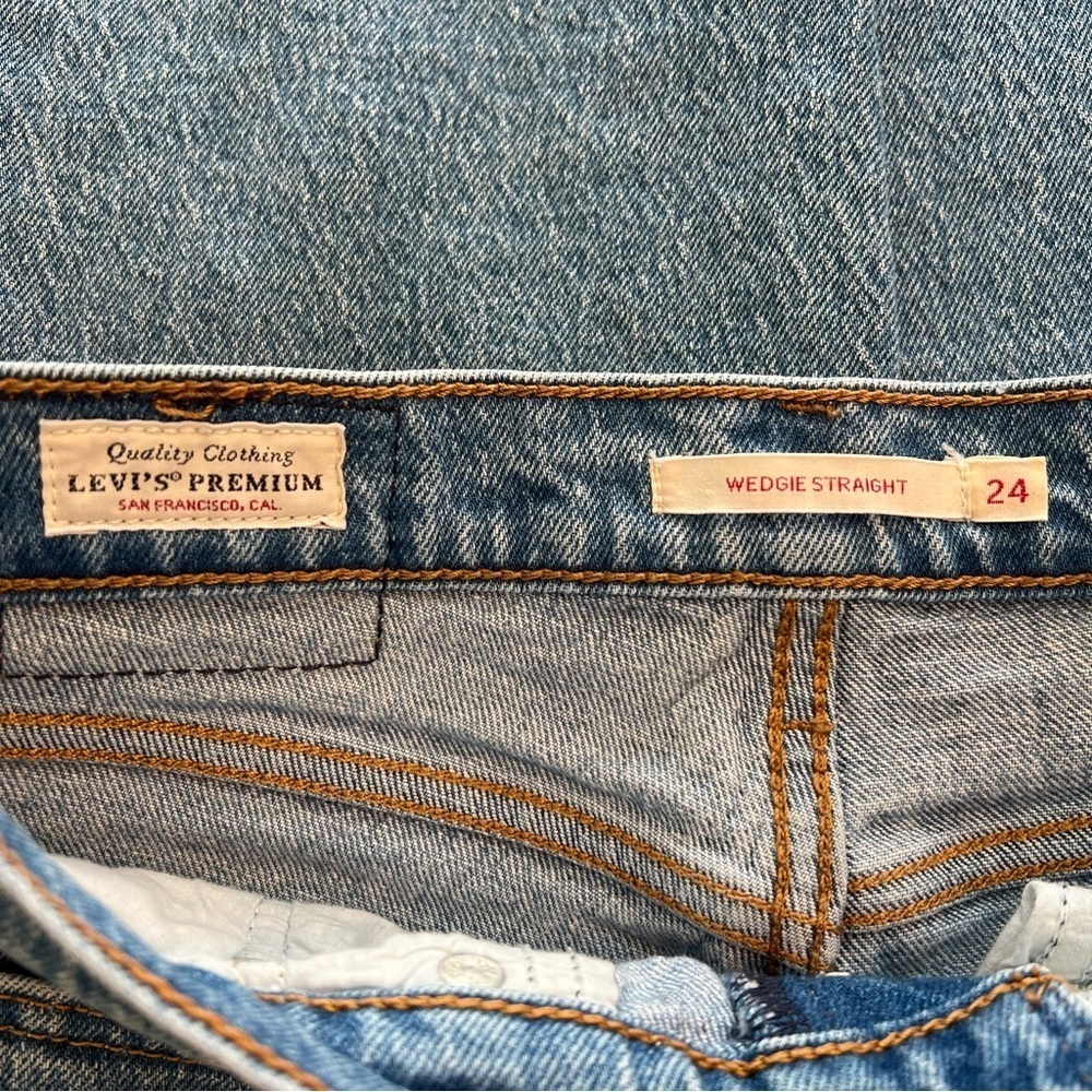 Levi’s Wedgie Straight Jeans With Button Fly & Raw Hem Size 24 - Picture 11 of 11